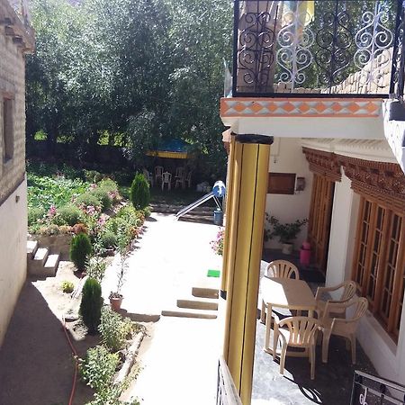 Galaxy Guest House Hundar Buitenkant foto