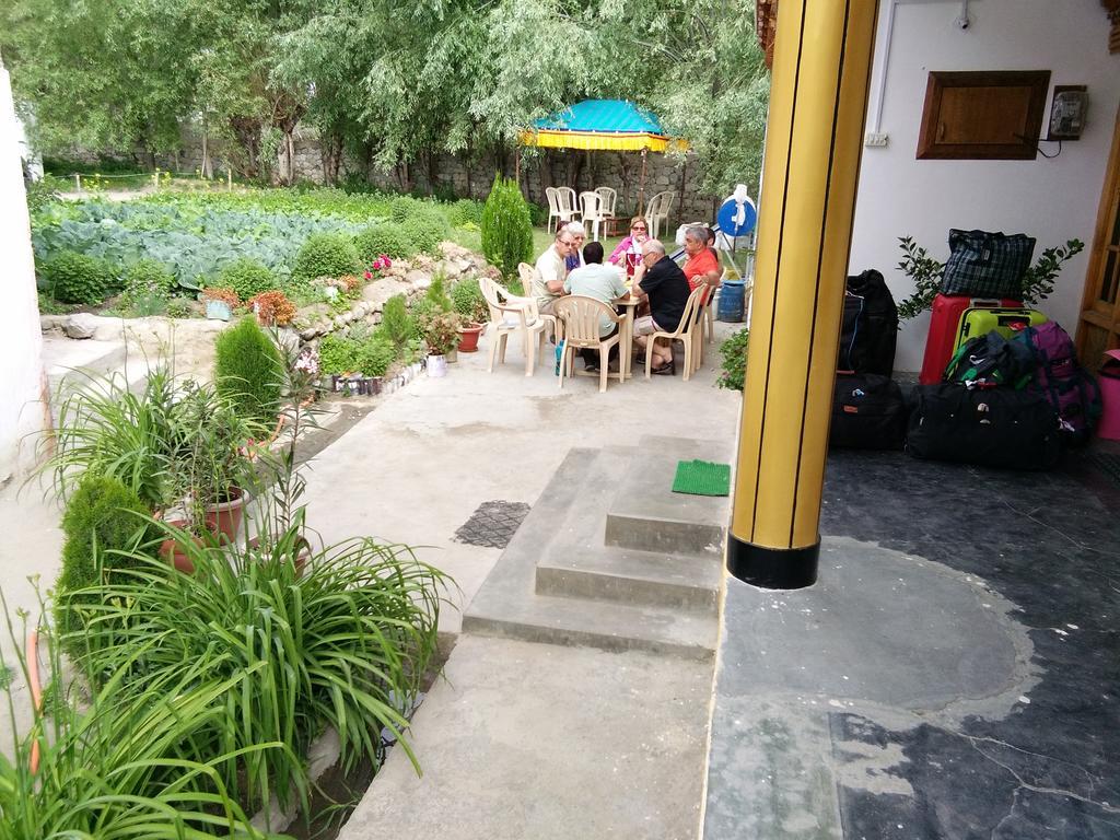 Galaxy Guest House Hundar Buitenkant foto